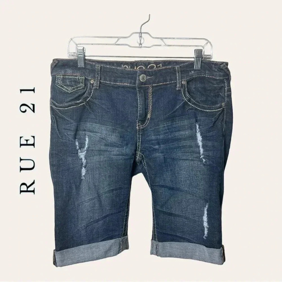0796. RUE 21 BERMUDAS‎ DENIM JEAN SHORTS FACTORY DISTRESSING SIZE CURVY 13/14 - Picture 1 of 8